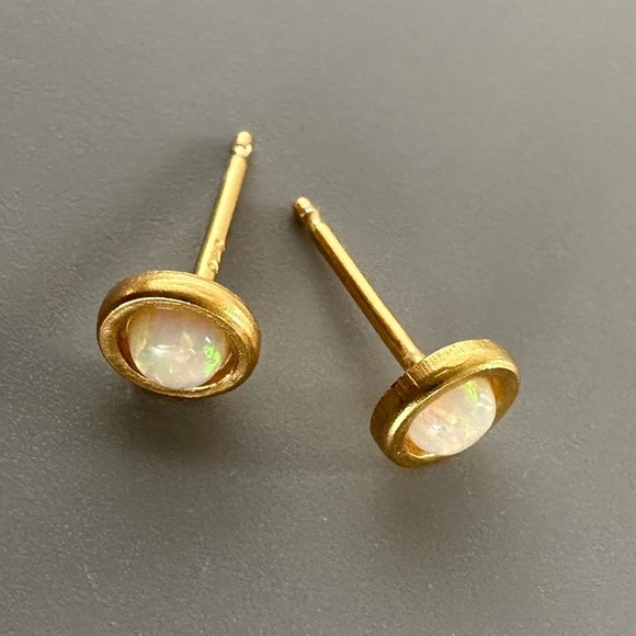 14K Gold Vermeil Opal Tiny Round Studs 3mm - Picture 5 of 13